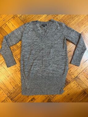 Banana Republic Marled Gray
Pima Cotton Cashmere V-Neck Tunic Sweater